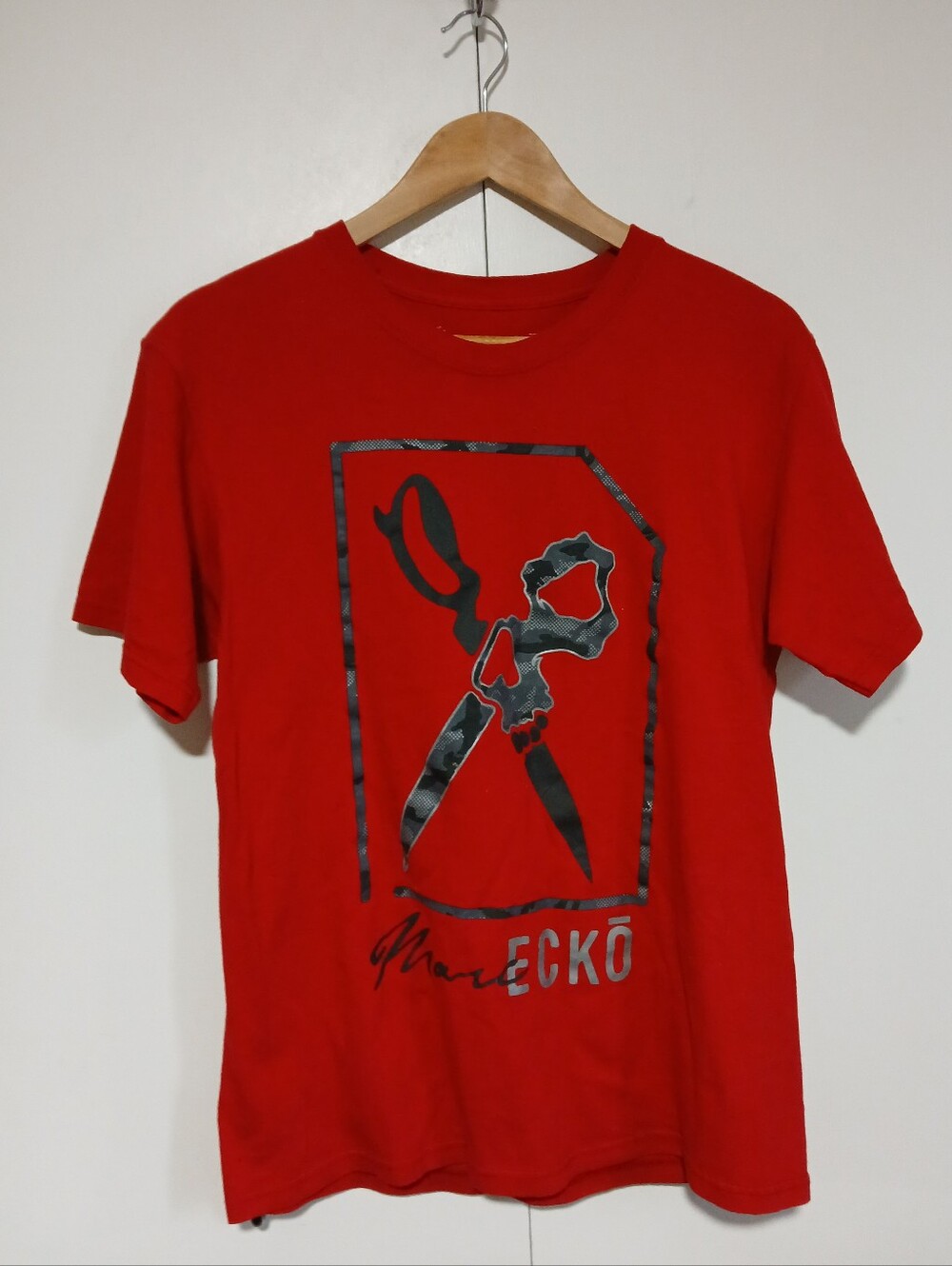 ​Marc Ecko Cut & Sew Red Camo Scissors Skull Graphic Tee Shirt Mens M Y2K Skater
